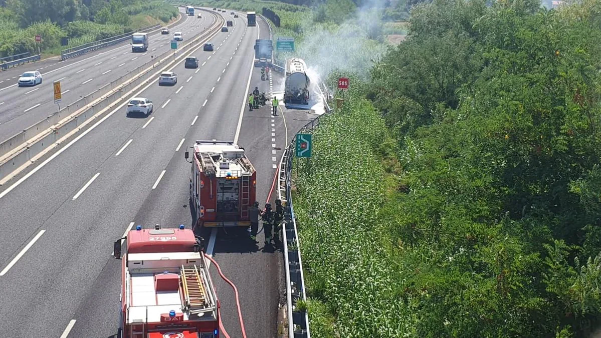 Truck on fire on the A14, the driver detaches the tractor and limits the damage