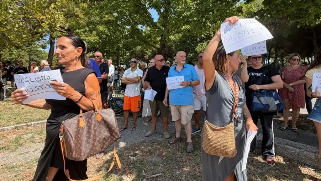 “We want justice”, read the signs held by several people