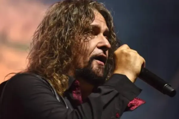 The Nomadi tribute band sings ‘Bella Ciao’ at the fair, with the audience making the throat-slitting gesture. “The music