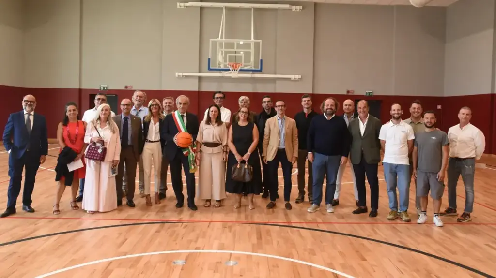 The Maroncelli school also has a large gym (photo Frasca)