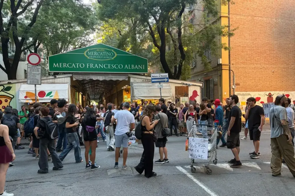 La Bolognina è blindata in vista della protesta dei collettivi al Mercato Albani
