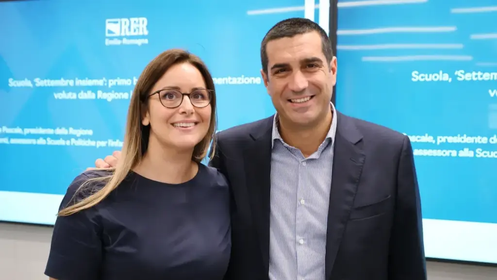 Il presidente della Regione, Michele de Pascale, e l'assessora alla Scuola e Politiche per l'infanzia, Isabella Conti (Fotoschicchi)