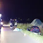 Gianluca dead in the accident: he has a sudden illness while driving, collapses onto his wife and the car goes off the road
