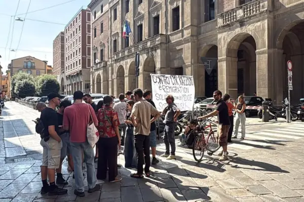 There are 7 doctors from Bologna searched for fake certificates for immigrants. The revolt of the collectives, sit-in