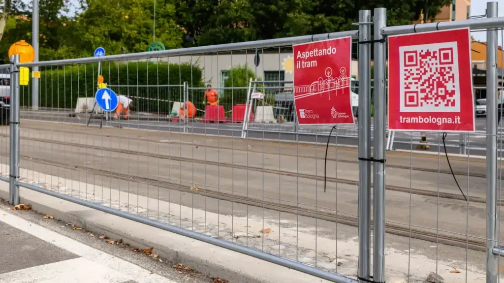 Tram in Bologna, the dismantling phase of the construction sites begins: here is when the two-way streets will return