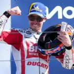 "Alex and Sic, victory!”. The Team Gresini bike with Simoncelli's colors on the MotoGP San Marino podium: “O