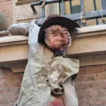 The mannequin of Minister Valditara hung at the Minghetti high school in Bologna: there is already a protest at school