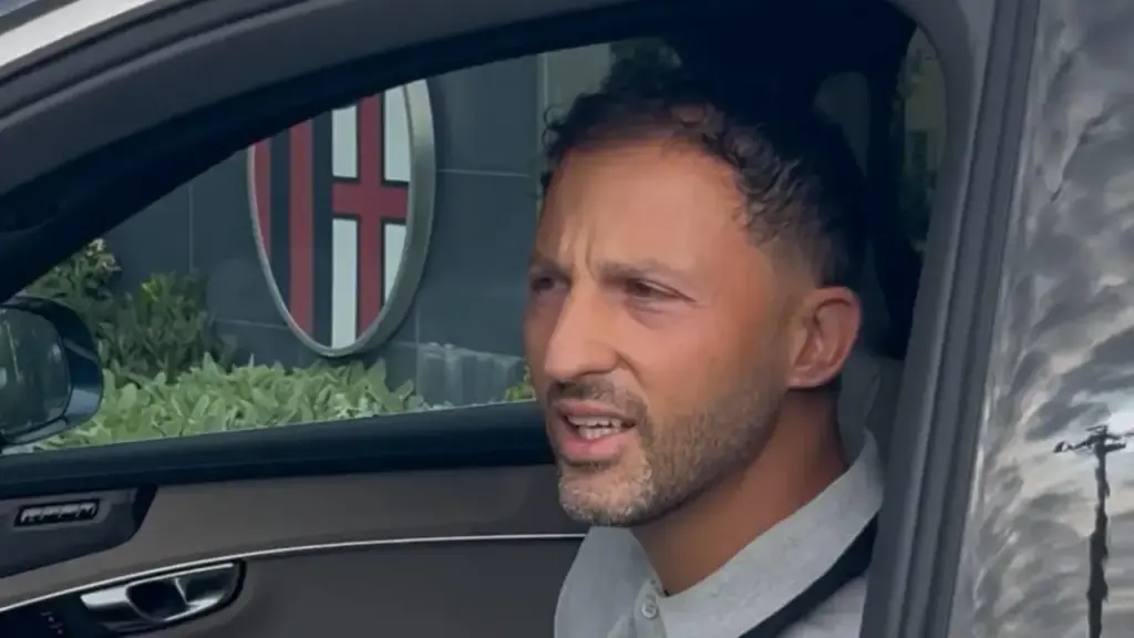 Domenico Tedesco leaves the Casteldebole sports center after the official announcement of his dismissal. Few words as he leaves: 