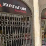Mondadori Bookstore, it's over: all the volumes have already been taken away