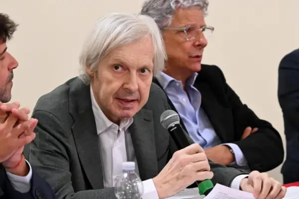 Vittorio Sgarbi welcomed by a long and emotional applause in Ferrara: “The exhibition is an undertaking, it has a European dimension