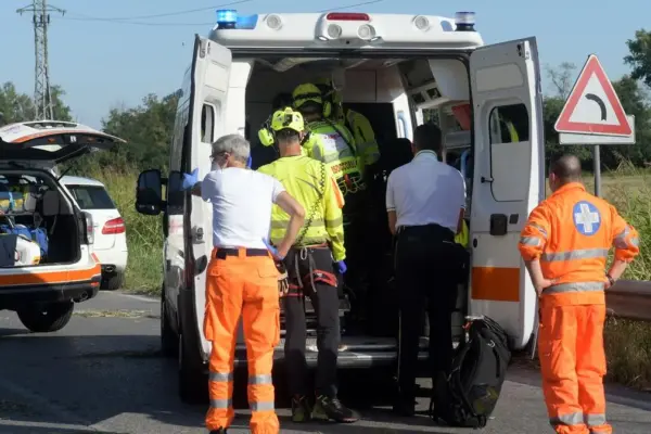 After the accident, he gets up to fill out the CID but then collapses and dies: suspected illness for the driver of the