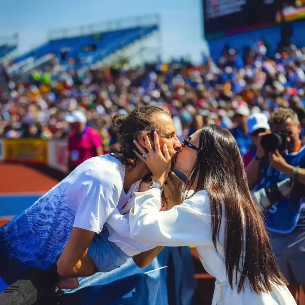 Gimbo Tamberi’s kiss to his wife Chiara Bontempi sitting in the stands
