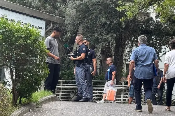 Arrives at the Pesaro Cup covered in blood and collapses: 20-year-old stabbed. Mayor and councilor: “Episodes