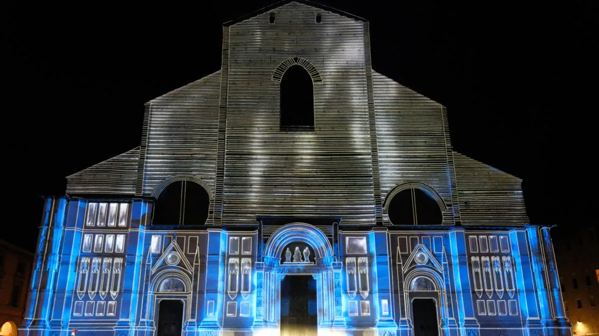 Videomapping on the Basilica of San Petronio: everyone in the square to discover the faces of the unfinished facade