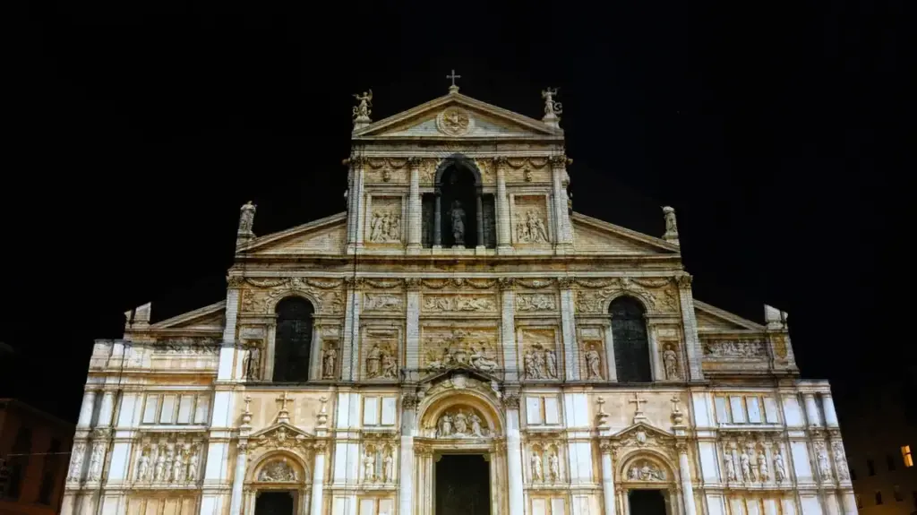 Il videomapping sulla facciata di San Petronio