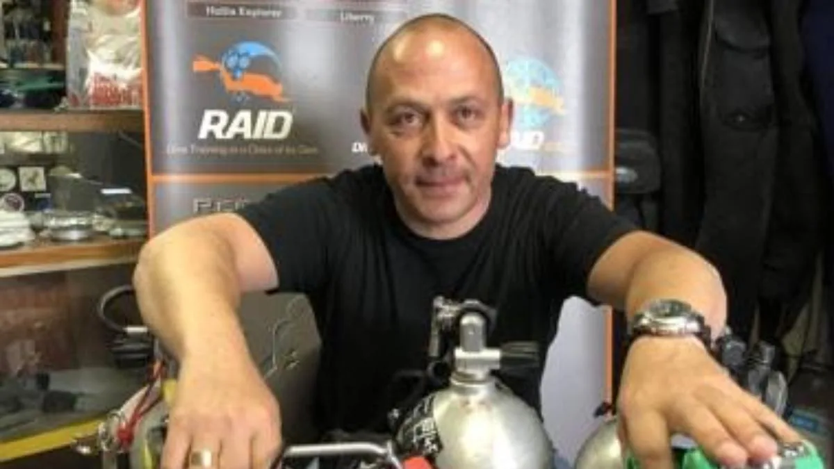 Antonio, the Navy diver missing in the Strait: relentless search. The last image with suit