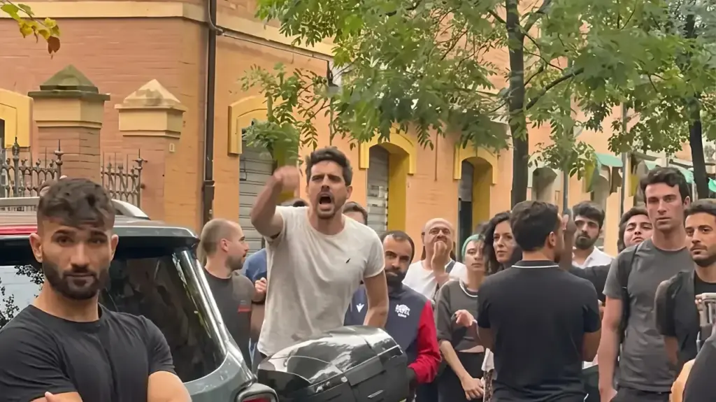 The leader of the Coalition Detjon Begaj (wearing the red-sleeved jacket) among the collectives in Bolognina
