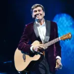 The rain is falling and Gianni Morandi's concert is at risk of being stopped: "We will decide at the last moment"